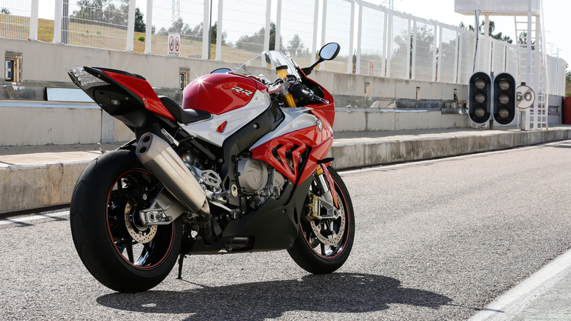 Illustration for article titled New BMW S1000RR Has Launch Control And Lean Angle Display, Still Ugly